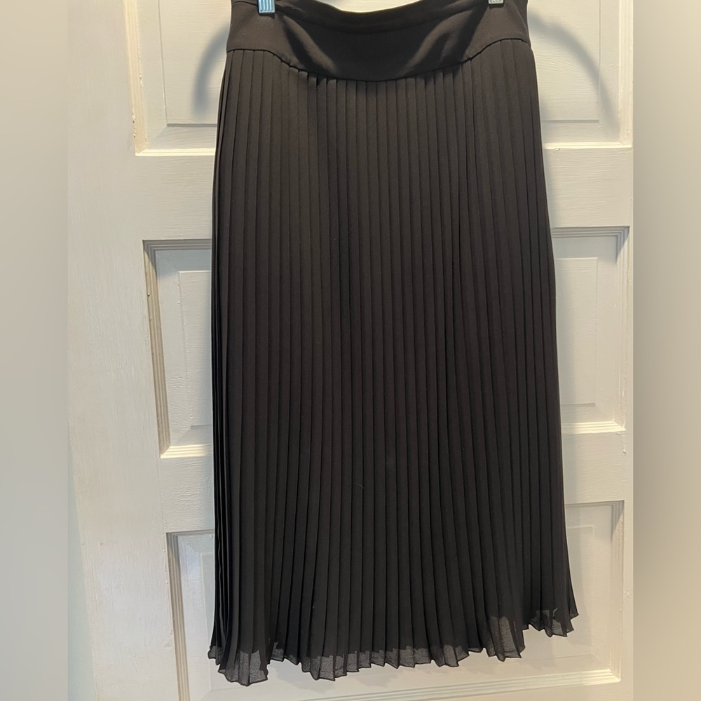 Black midi georgette pleated skirt